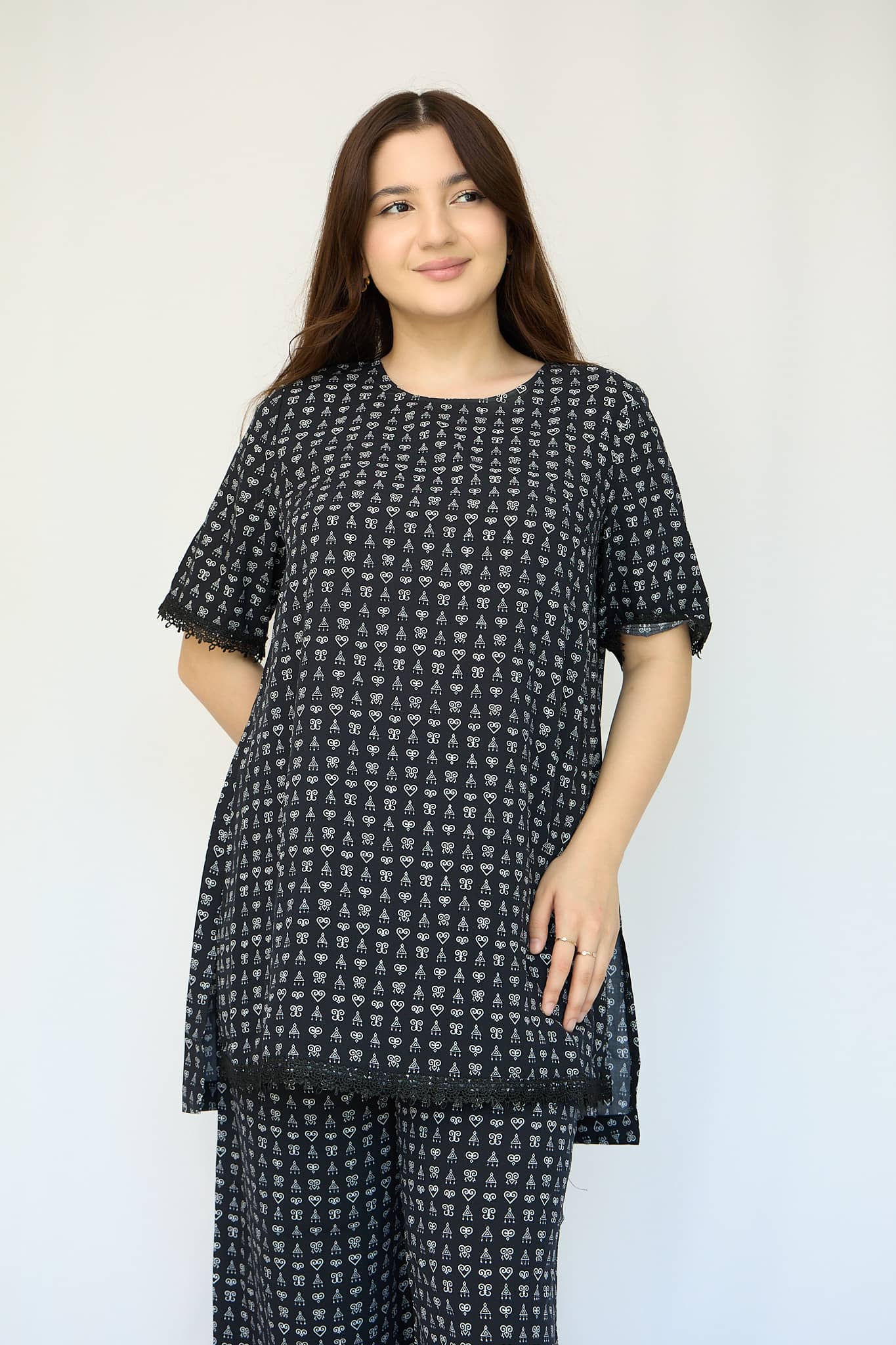 Nilufar — qora (qisqa yeng) 2