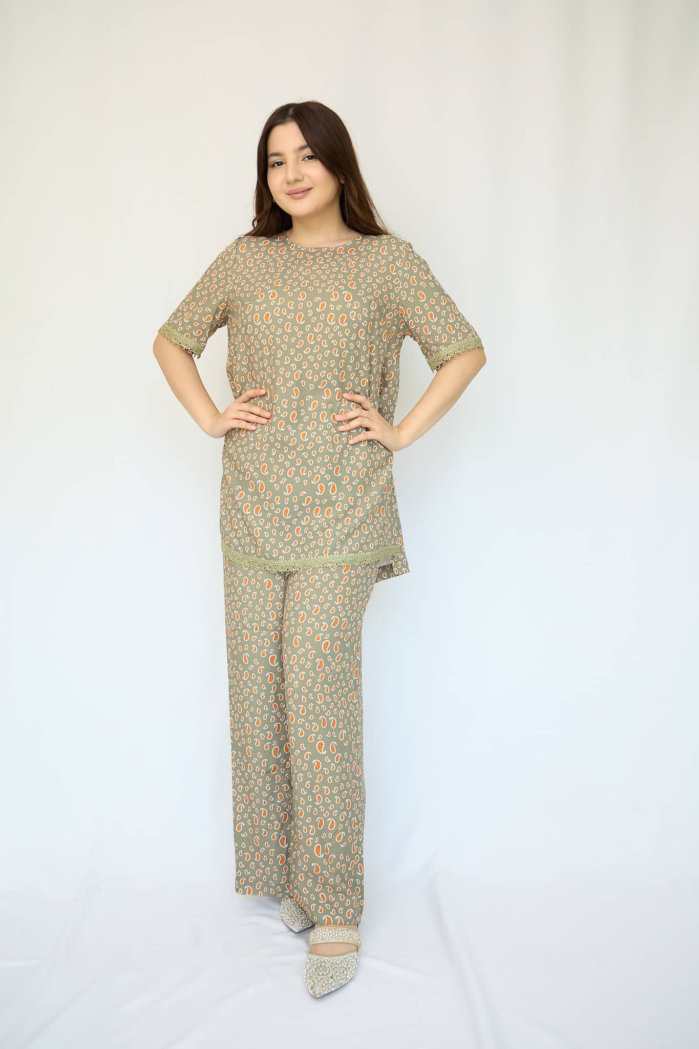 Nilufar — kulrang-jigar (qisqa yeng)