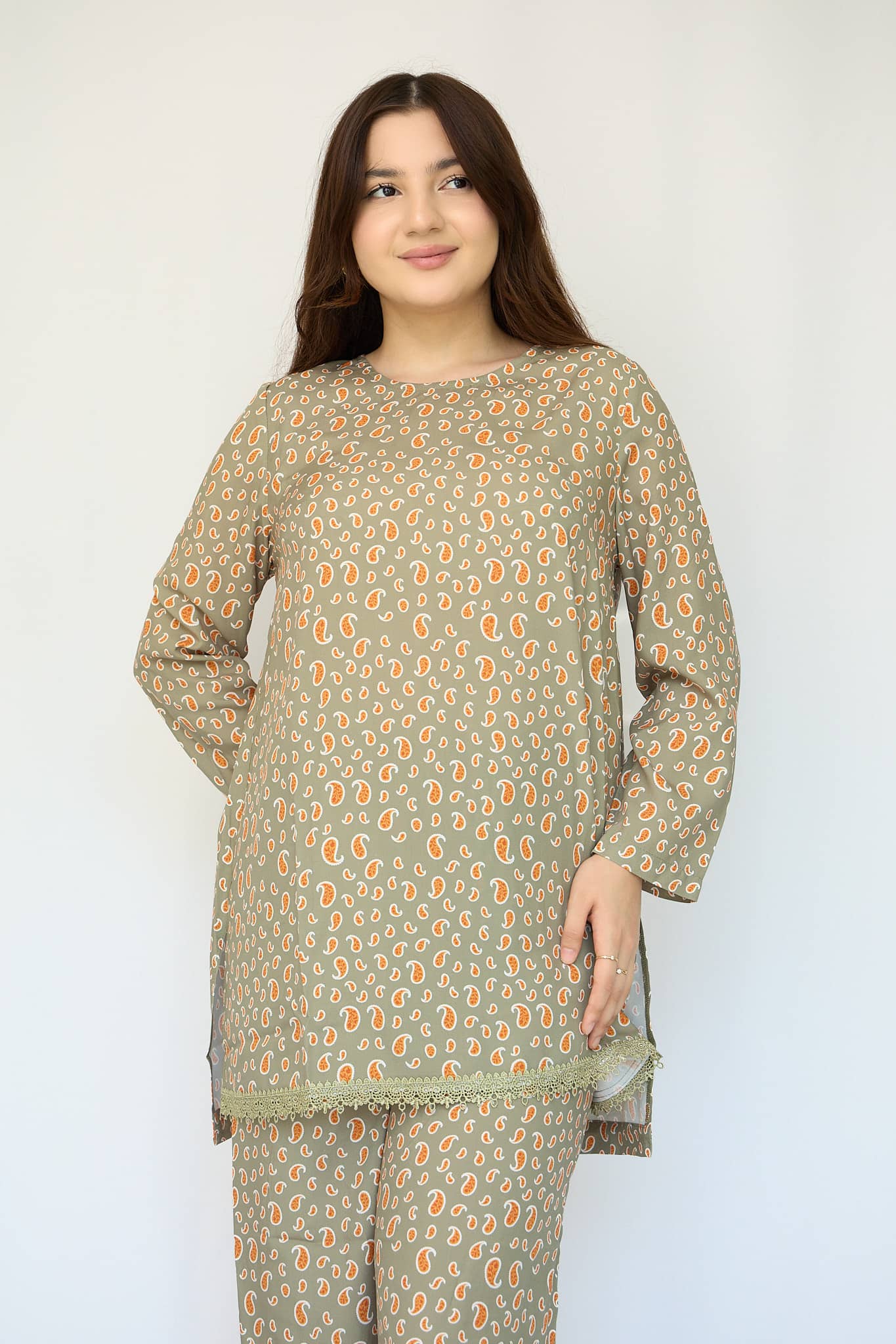 Nilufar — kulrang-jigar (uzun yeng) 2